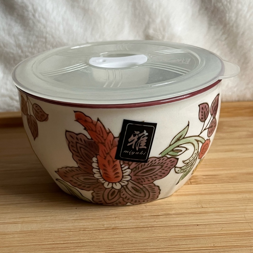 Yokohama Studio Miyabi Porcelain Bowl w/ Plastic Steam Vent Lid Storage Floral